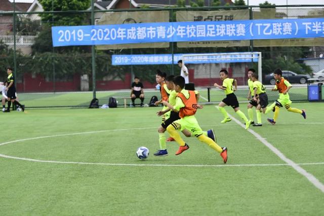 曼城宣布与比利时边锋多库续约至2031年，出场131次打入22球